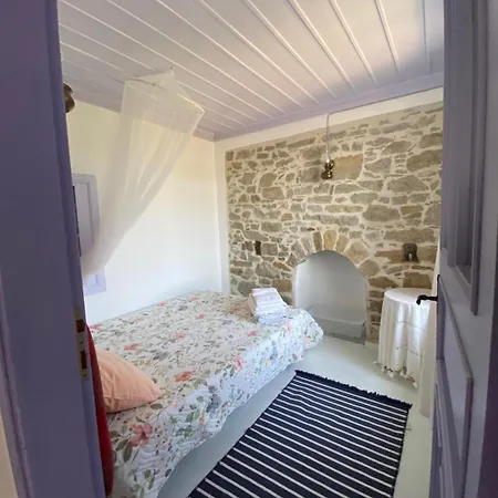 Deniz Manzarali, Muestakil Bahceli Tas Ev İmroz