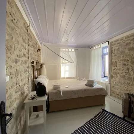 Deniz Manzarali, Muestakil Bahceli Tas Ev בית נופש *