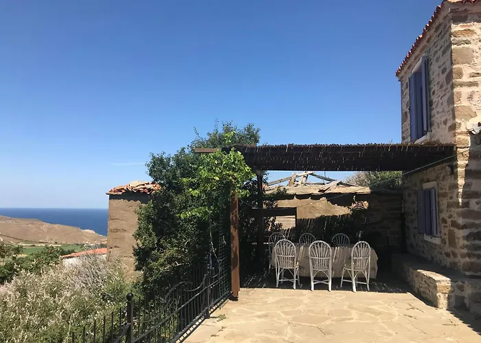 Deniz Manzarali, Muestakil Bahceli Tas Ev Ferienhaus *